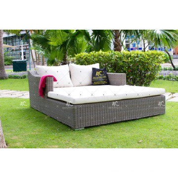 2017 Best selling PE synthetic wicker double daybed outdoor furniture